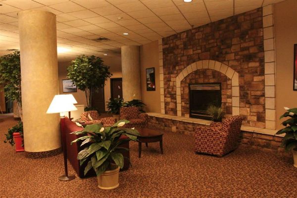 The Suites Hotel At Waterfront Plaza (Duluth)